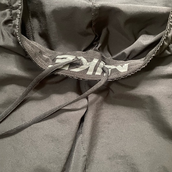 Men’s Nike Dry Fit Unlined Shorts size Large Black with White logo - Picture 4 of 10